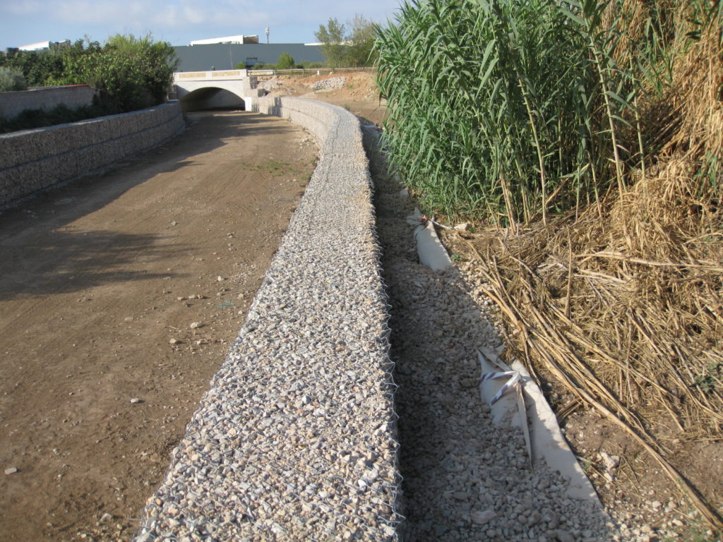 Encauzamiento torrente