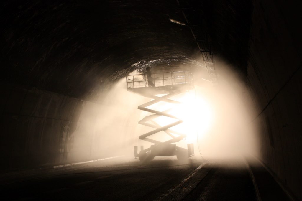 Demolición de revestimiento del túnel